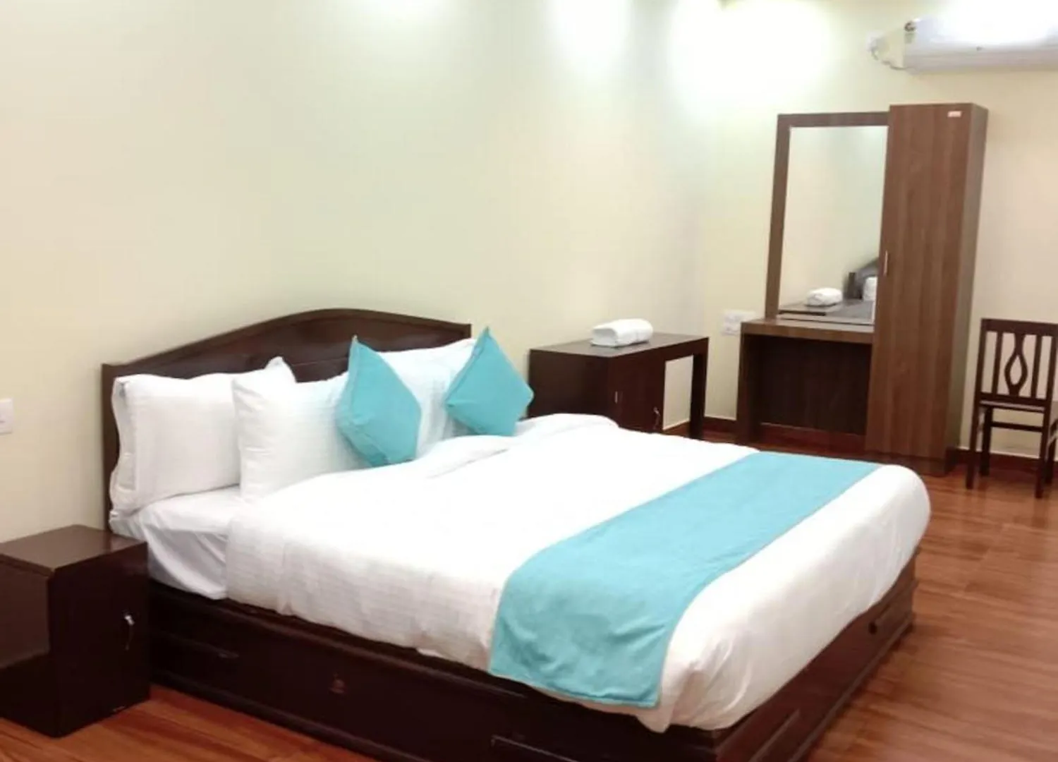 Otel Athirappilly Inn Rooms & Suites